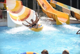 TÁJÉKOZTATÁS - KEDVEZMÉNYES STRANDOLÁSI LEHETŐSÉGRŐL TATABÁNYÁN